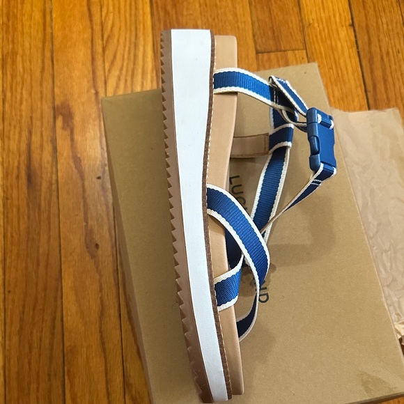 Lucky Brand Imbae Classic Blue Iroh Webbing Sandals - SZ 11M - NIB - Picture 3 of 3